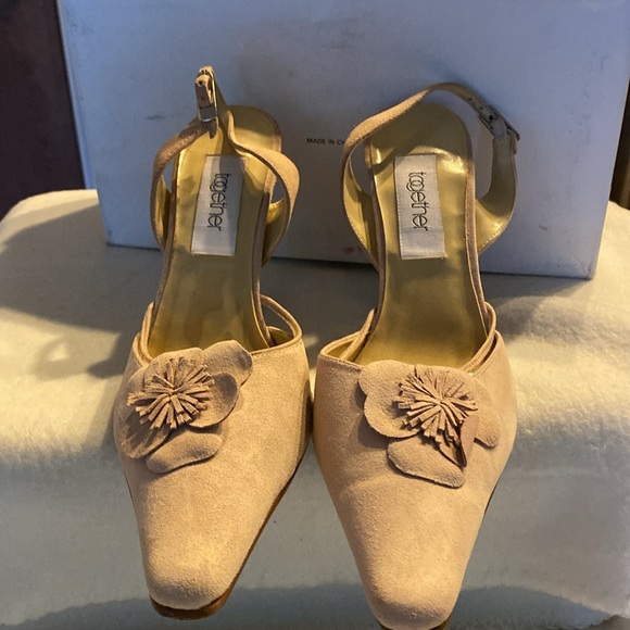 Ladies Light Pink Suede Slingback Pump, - Picture 2 of 5